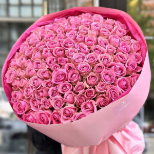 Букет 101 насичено-рожева троянда